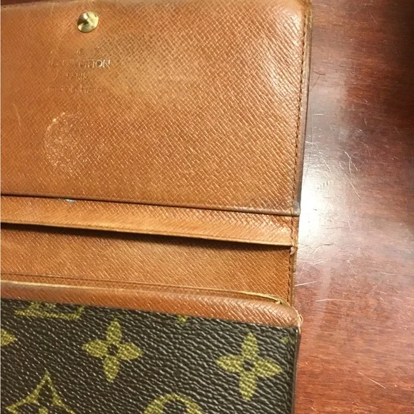 Louis Vuitton Monogram Wallet in Black and Gold - Picture 8 of 16